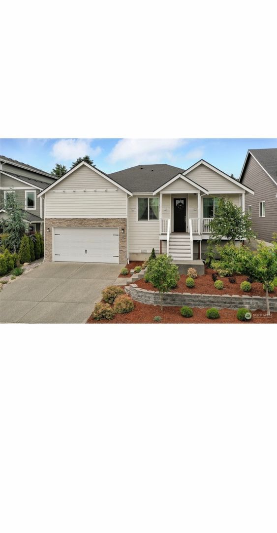 Primary Photo - 8215 205th Ave E