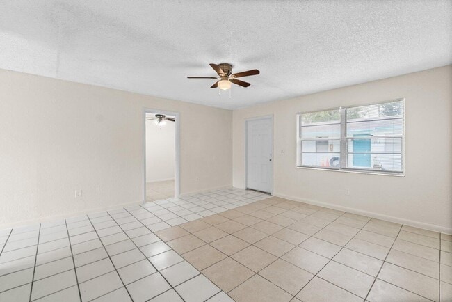 Building Photo - 4907 Gulfstream Rd