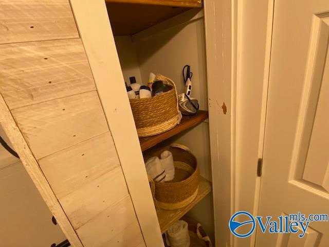 Building Photo - 1236 Oshaughnessy Ave NE