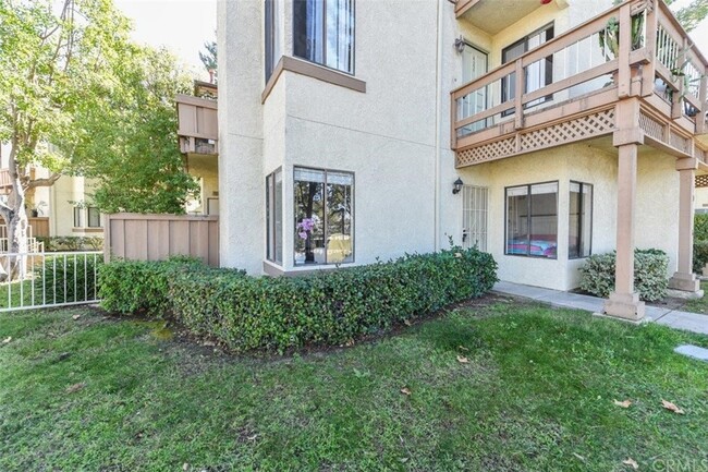 Building Photo - 22757 Lakeway Dr