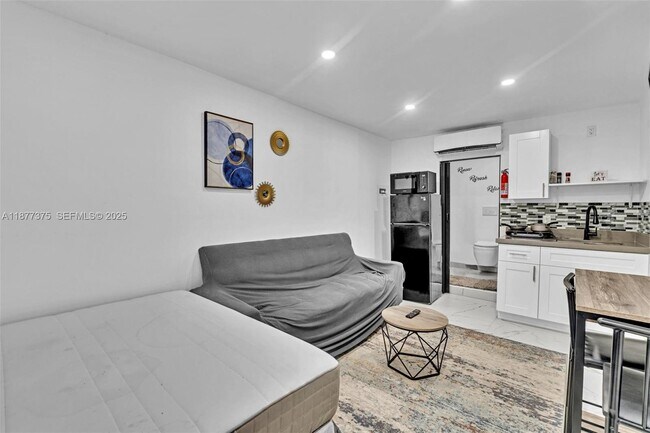 Building Photo - 4328 SW 49th Ct