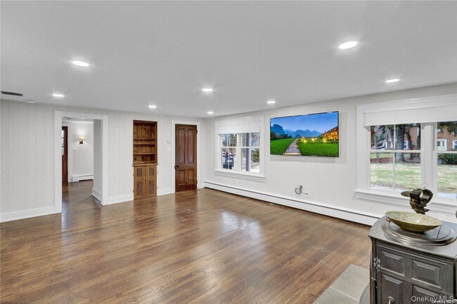 Building Photo - 42 Blydenburgh Ln