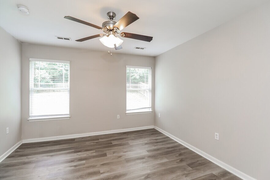 Building Photo - 814 Oakshire Cir