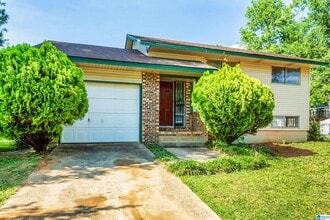 Building Photo - 1112 S Gale Dr