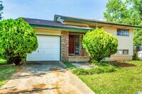 Building Photo - 1112 S Gale Dr