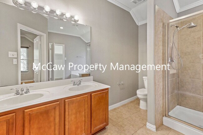 Building Photo - 604 Creekside Dr