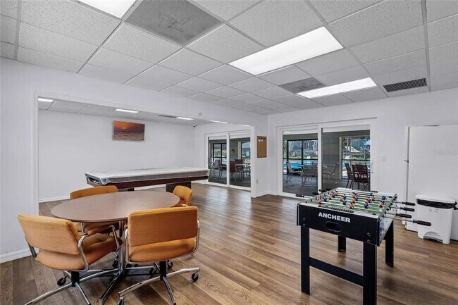 Building Photo - 2bd 2bath newly remodeled townhouse - Avai...