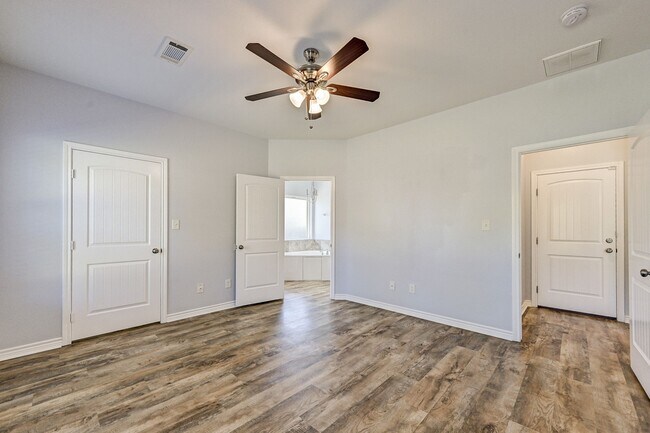 Building Photo - 12738 Lake Conroe Hills Dr