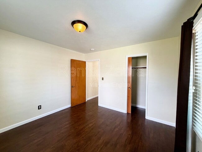 Building Photo - 1421 W 21st St