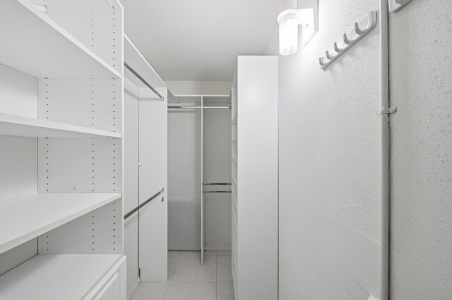 Building Photo - 669 Saxony Trail