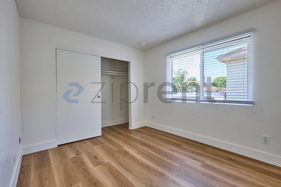 Building Photo - Unit A
