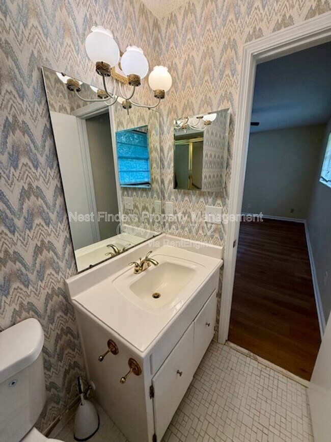 Building Photo - 5907 Gumwood Dr