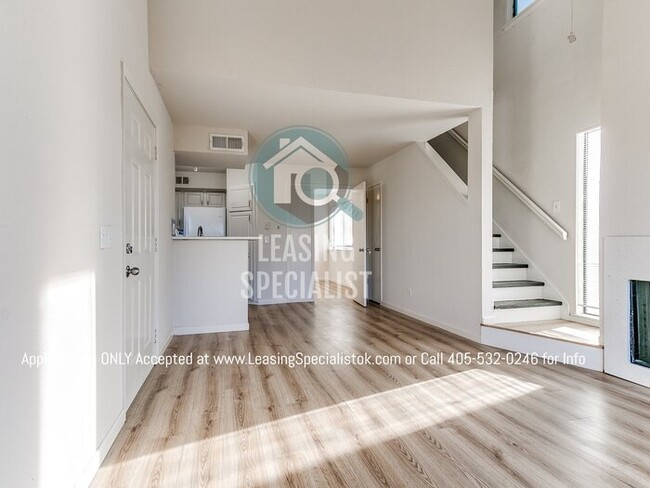 Building Photo - Beautiful 2 Bed 2 Bath in the Sought After...