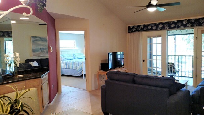 Building Photo - Seasonal Short-Term 2-Bedroom 2-Bath Condo located in Englewood!