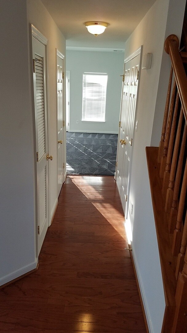 Building Photo - 3 bed, 2.5 Bath 1440sf End-Unit Henrico To...