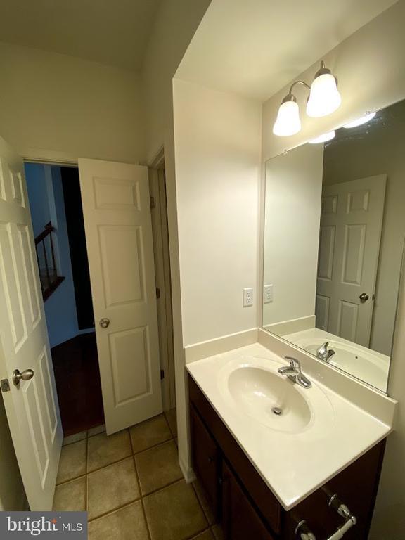 Building Photo - 120 Woodman Ct