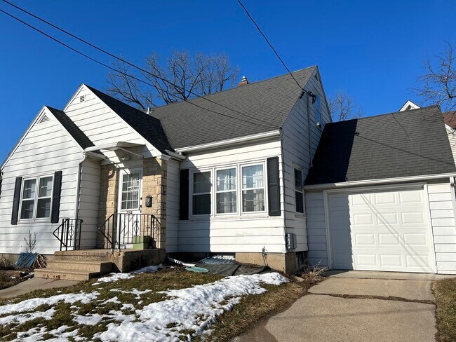 Primary Photo - 2318 St Paul Ave