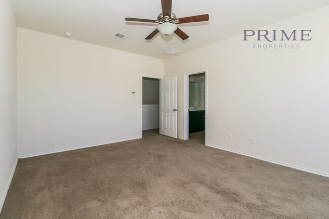 Building Photo - Beautiful two story Townhouse