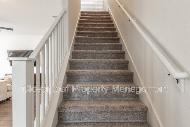 Building Photo - 302 Colonial Blf