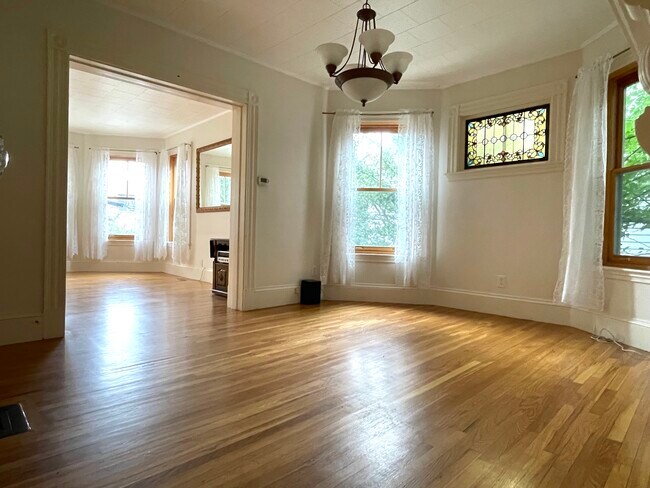 Building Photo - 20 Central St