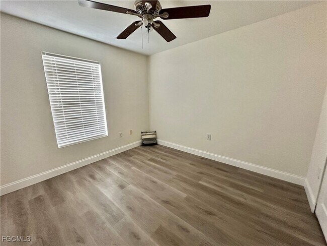 Building Photo - 3627 Pine Oak Cir