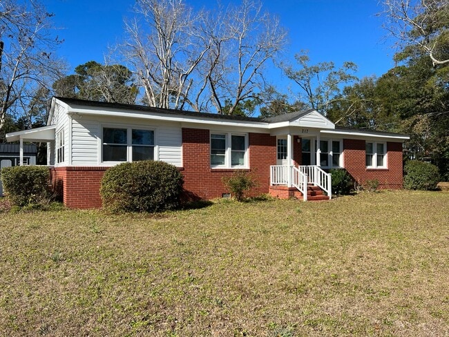 Primary Photo - SEAGATE VILLAGE - MYRTLE AVE - Located off...