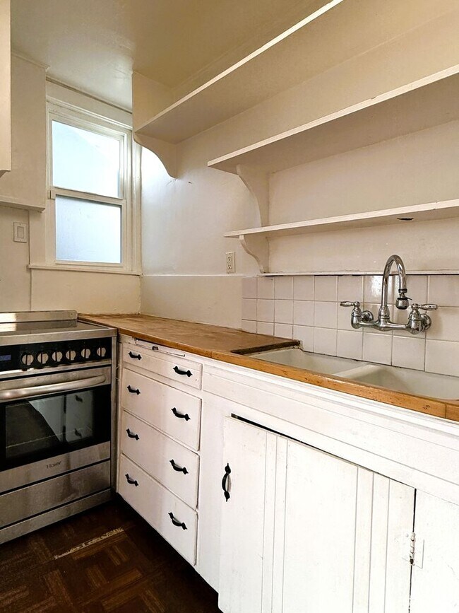 Building Photo - 132 Bella Vista Ave