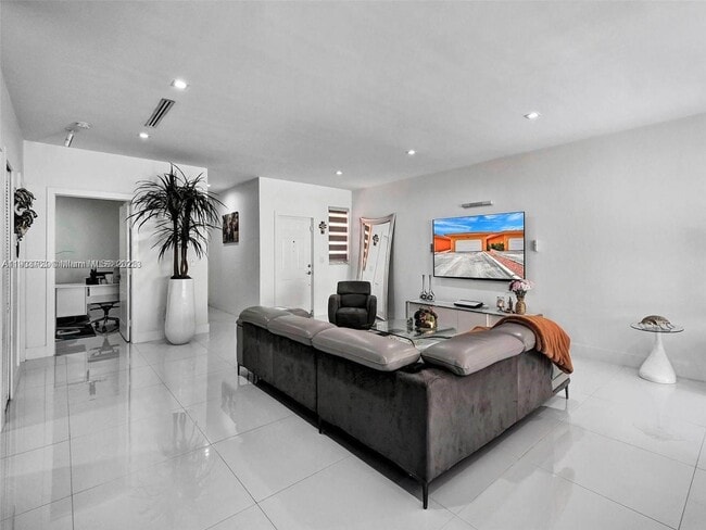 Building Photo - 7565 NW 177th Terrace