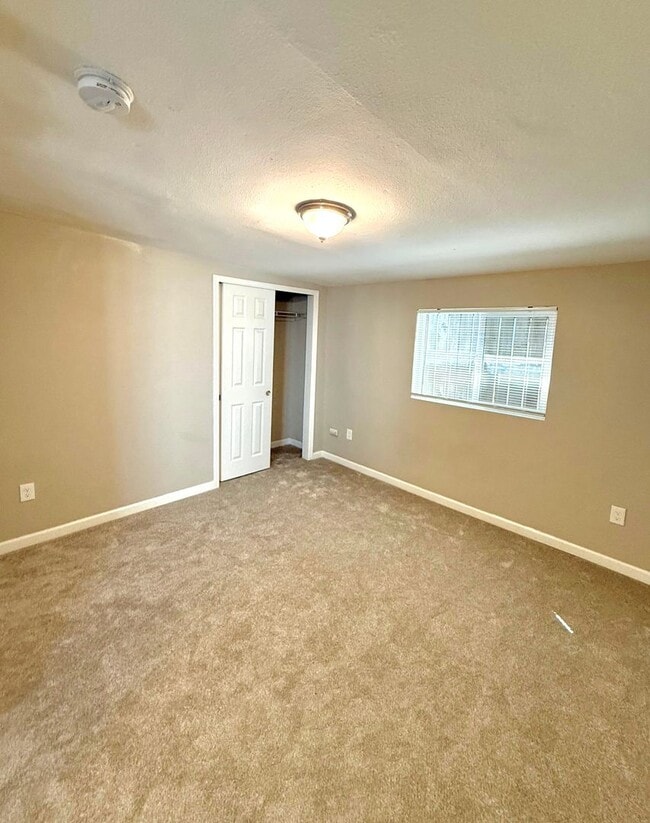 Building Photo - Charming 2-Bed, 1-Bath White Center Home