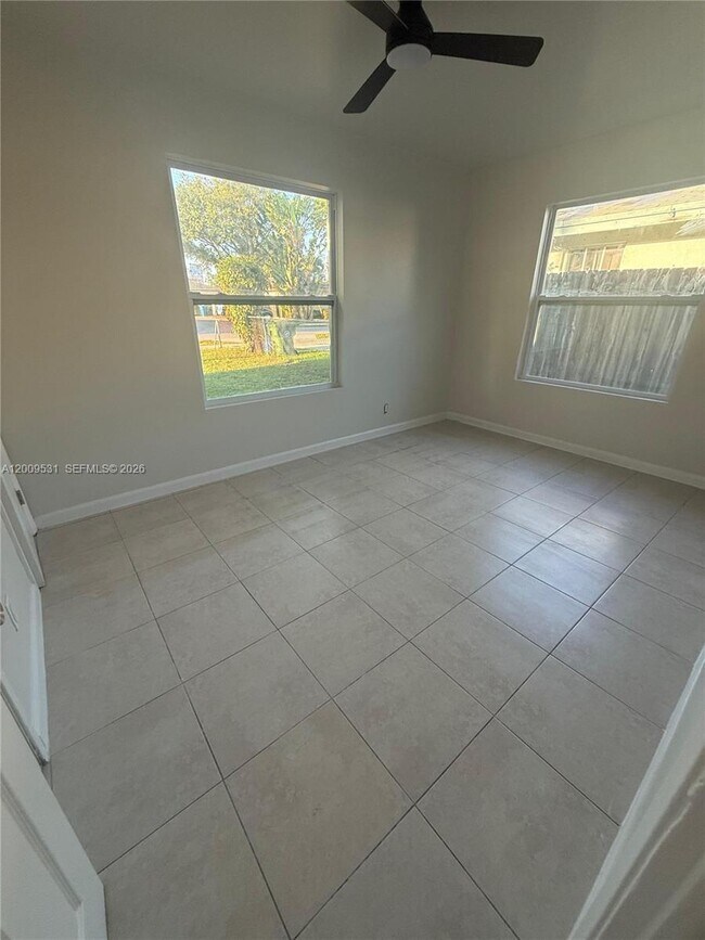 Building Photo - 308 SW 16th St