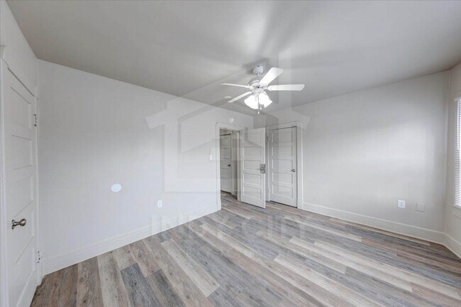 Building Photo - 960 Eastern Ave