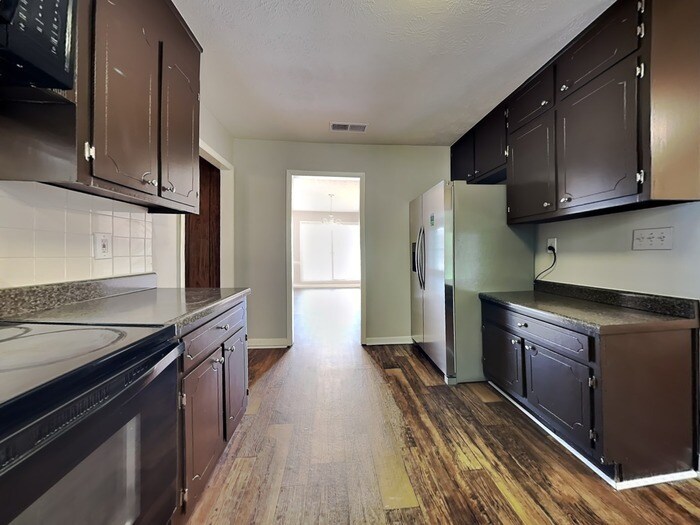 Building Photo - 3994 Pinehurst Valley Dr