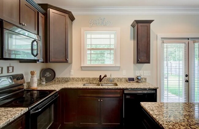 Building Photo - 232 Streams Way