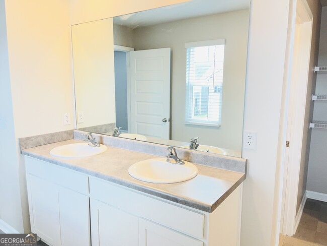 Building Photo - 19 White Spruce Wy