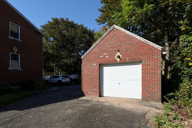 Building Photo - 142 Wolcott St
