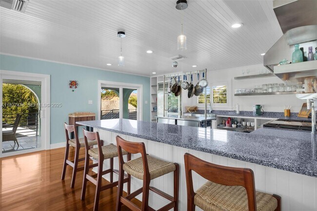 Building Photo - 232 W Seaview Dr