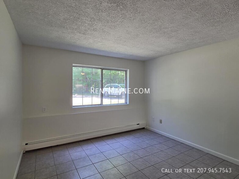 Building Photo - 10 Tall Pines Dr