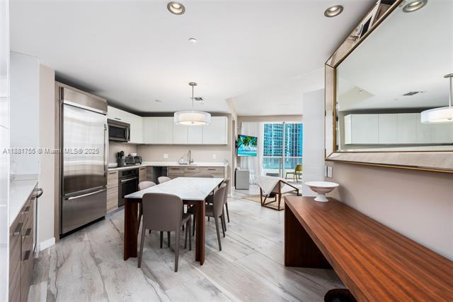 Building Photo - 1300 Brickell Bay Dr