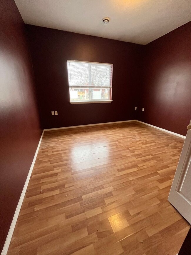 Building Photo - 2 Bedroom Twinhome For Rent in Lennox, SD!!