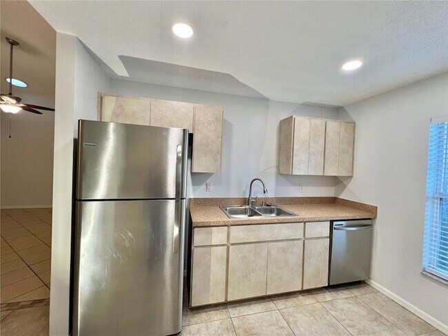 Building Photo - 7469 Pond Cir