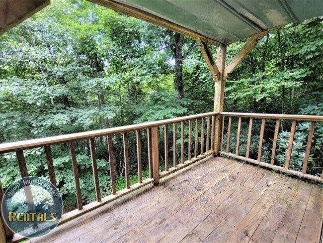 Building Photo - 323 Mountain Aire Ln