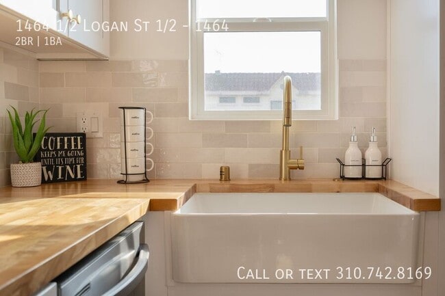 Building Photo - 1464 1/2 Logan St 1/2-1464