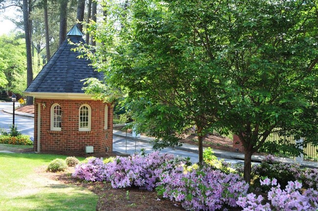 Building Photo - 24308 Plantation Dr NE