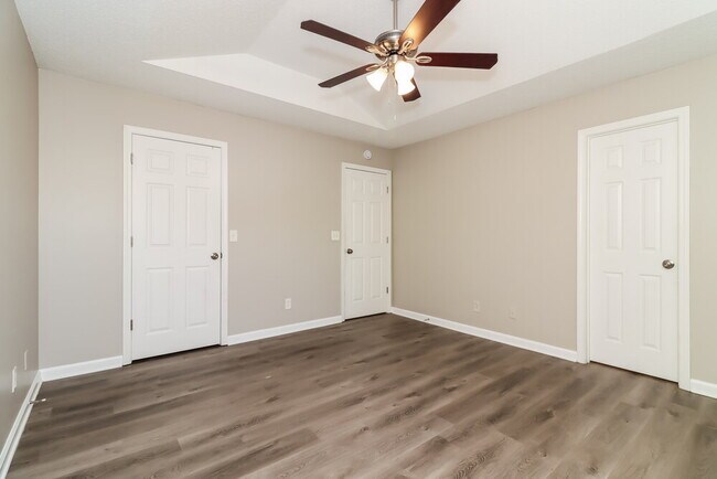 Building Photo - 12 Southview Dr