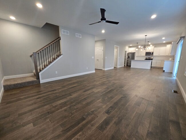 Building Photo - 6 Bedroom Home in Brookridge Estates