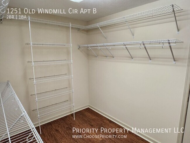 Building Photo - 1251 Old Windmill Cir