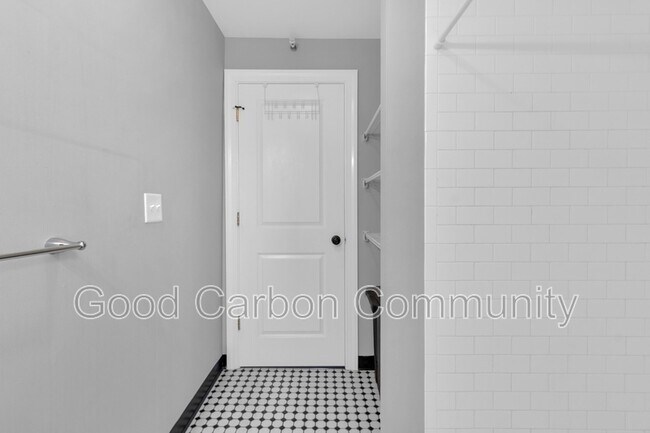 Building Photo - 618 Elmwood Ave