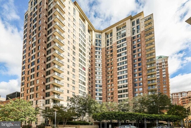 Building Photo - 851 N Glebe Rd