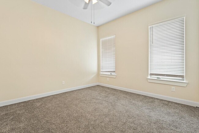 Building Photo - 48 Wilshire Blvd