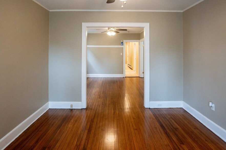 Living room/dining room - 747 Adams Ave